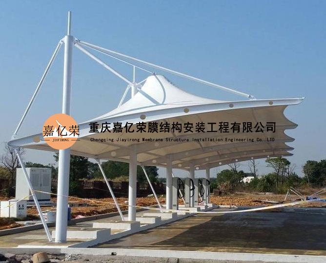 膜結(jié)構(gòu)車(chē)棚表面裁剪縫時(shí)要注意什么